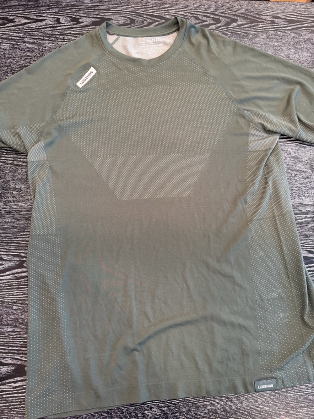 LEGENDS Men's Short Sleeve Performance Tee - Olive Green
